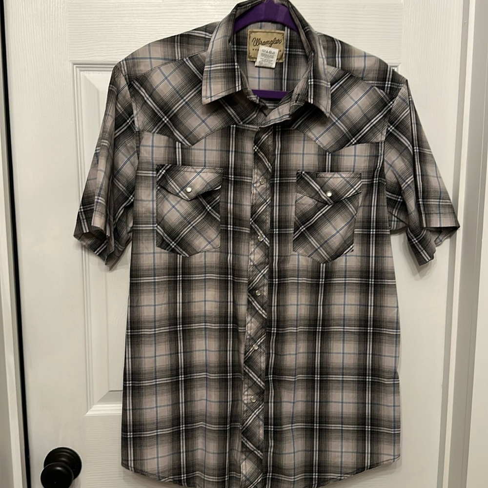 Men wrangler snap skirt. Large